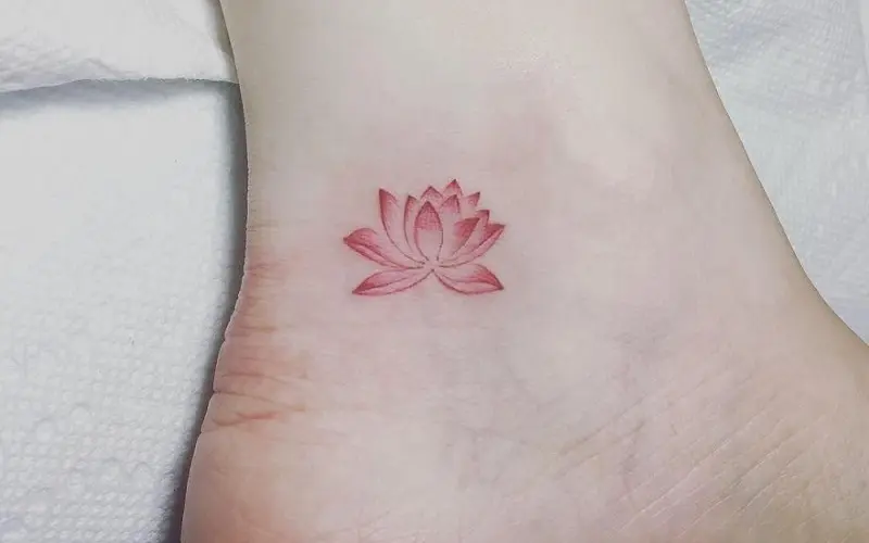 Hình xăm mèo dễ thương tượng trưng cho sự nhạy bén và thông minh