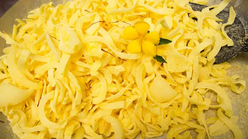 Cách làm mứt dừa gấc