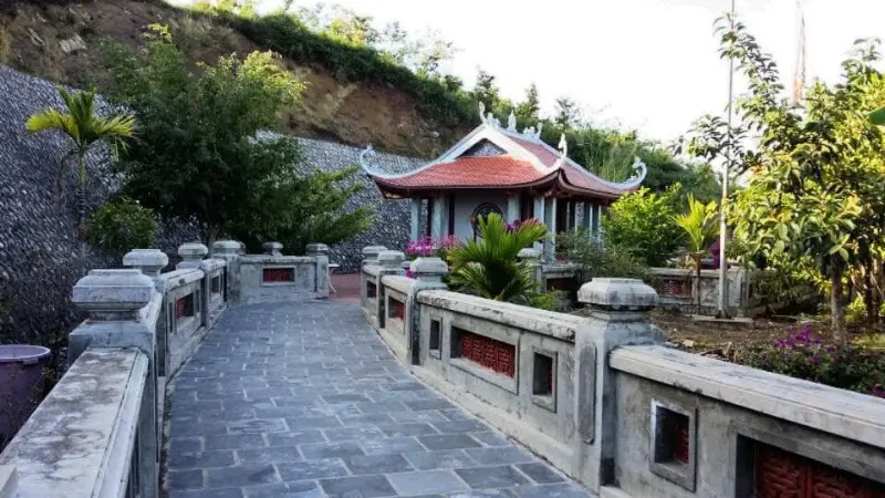 Linh Son Thuy Tu Temple