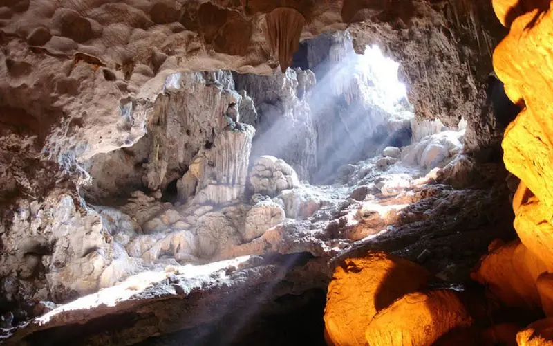 Thien Cung Suoi Giang Cave