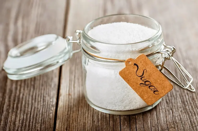 Đường nên đựng trong hũ kín, để nơi thoáng mát