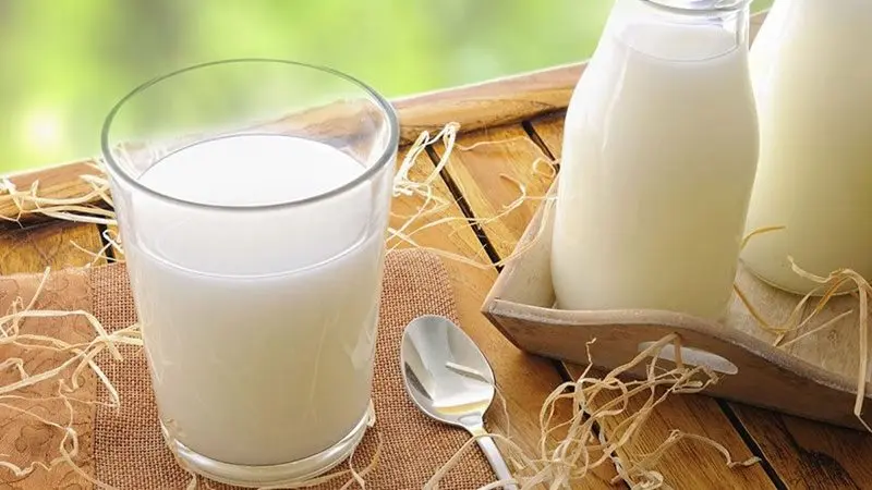 Đang bị mụn có nên uống sữa không?