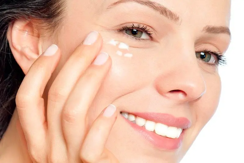 Dưỡng vùng da quanh mắt (Eye Cream)
