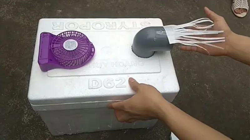 quạt điều hòa bằng ly nhựa và thùng xốp