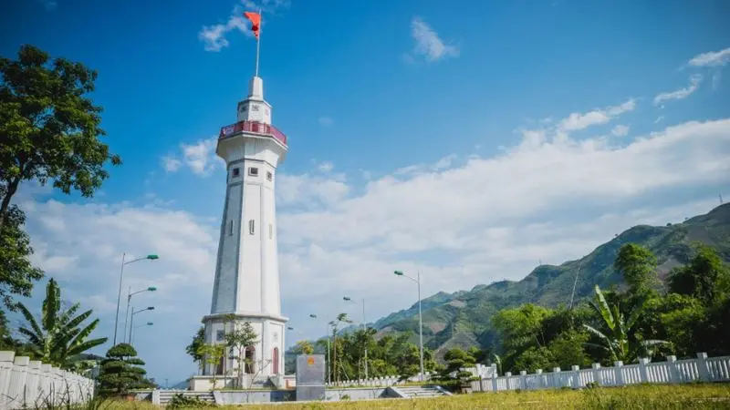 Lung Po flagpole