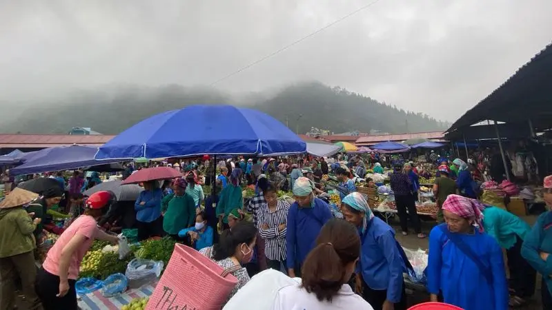 Muong Khuong Market