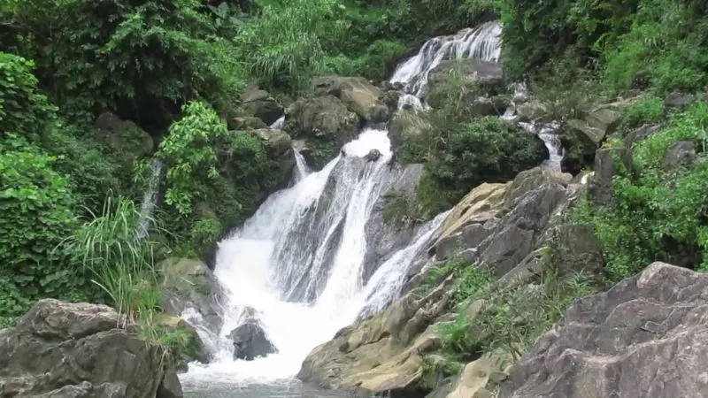 Na Ken Waterfall