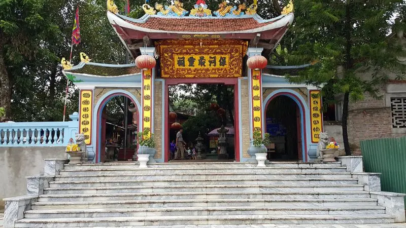 Tomb Temple of Ong Hoang Bay - Trai Cau