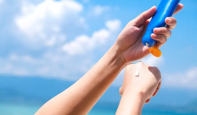 Tại sao cần thoa kem chống nắng khi đi bơi?