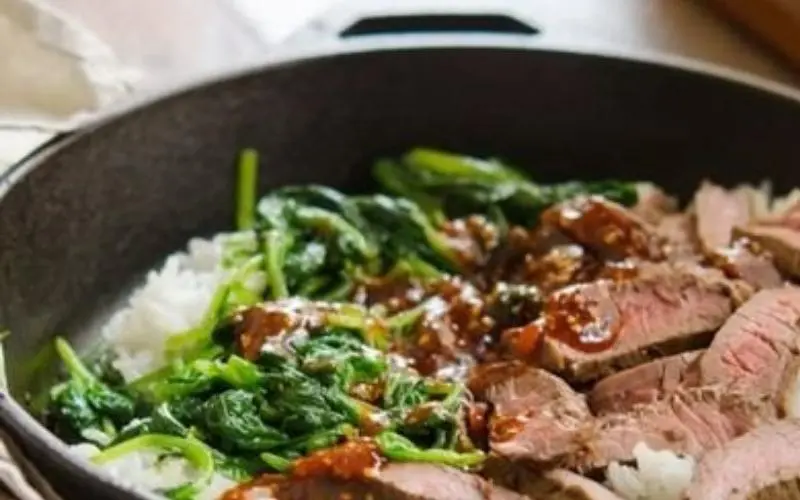Cho cải bó xôi ra đĩa