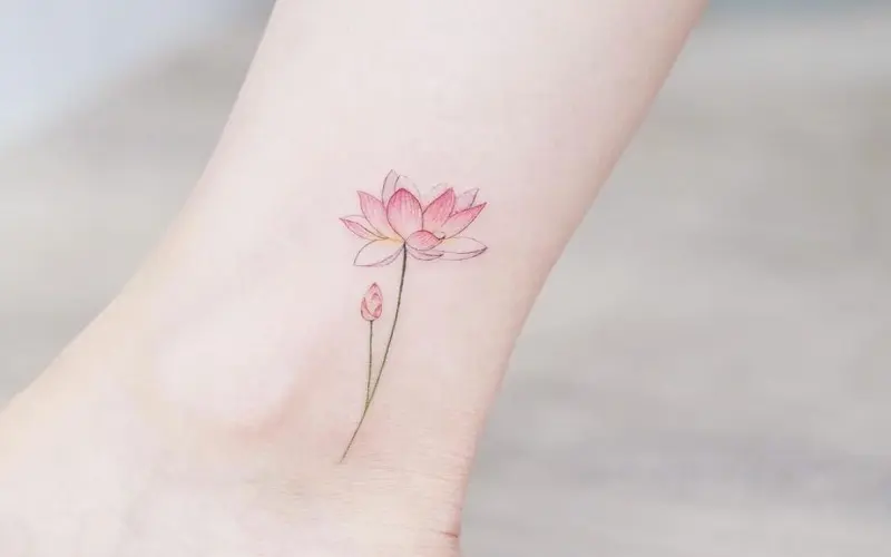 Hình xăm hoa văn mang ý nghĩa tâm linh hoặc một ký tự đặc biệt