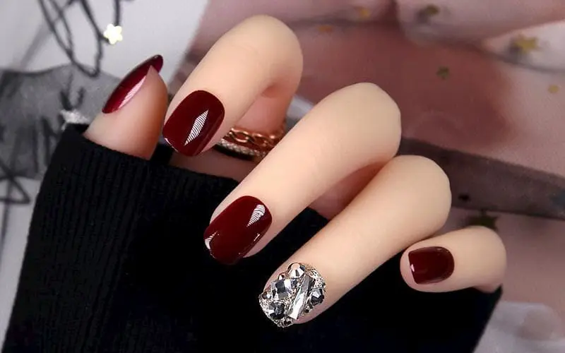 Mẫu nail màu đỏ trắng