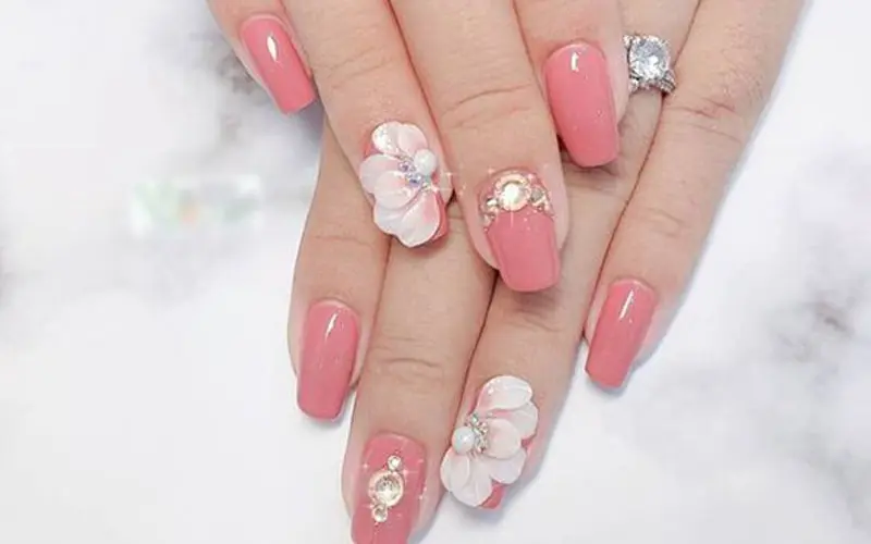 Mẫu nail nhũ kẻ sọc