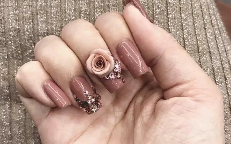 Mẫu nail trong suốt vẽ đầu móng