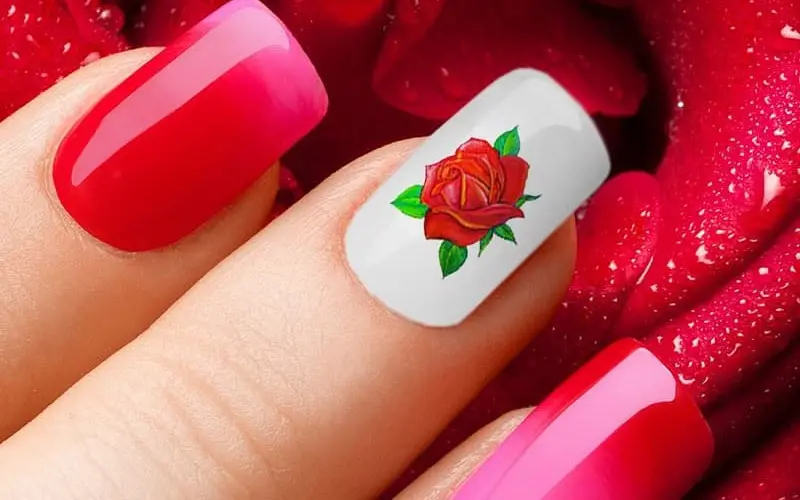 Mẫu nail trong suốt họa tiết