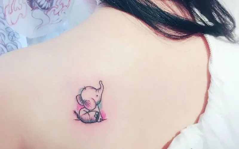 Hình xăm Hakuna Matata thể hiện cho tinh thần lạc quan của người con gái