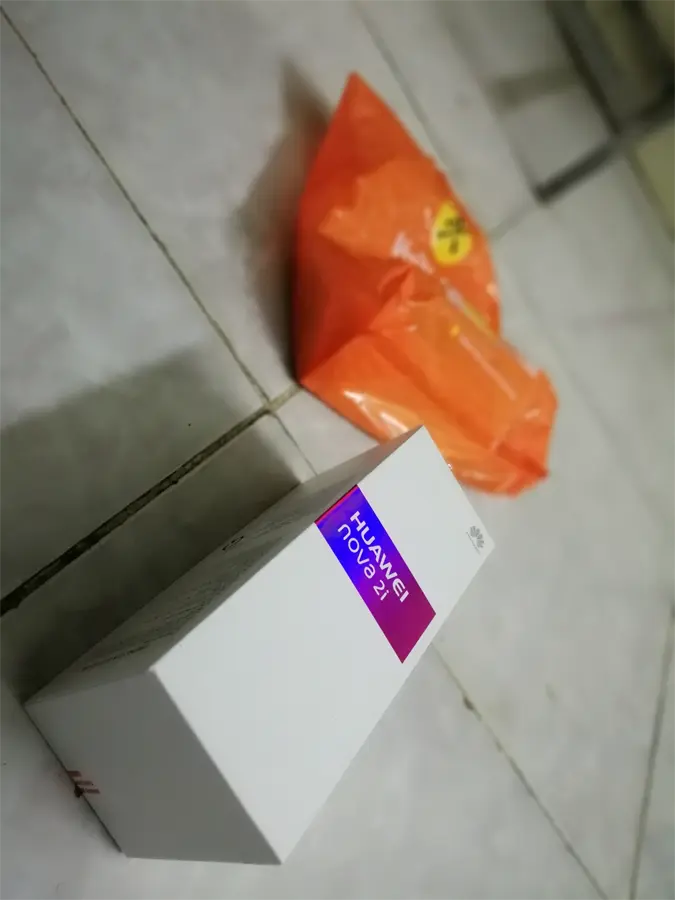 Khách hàng review Điện thoại Huawei Nova 2i 17