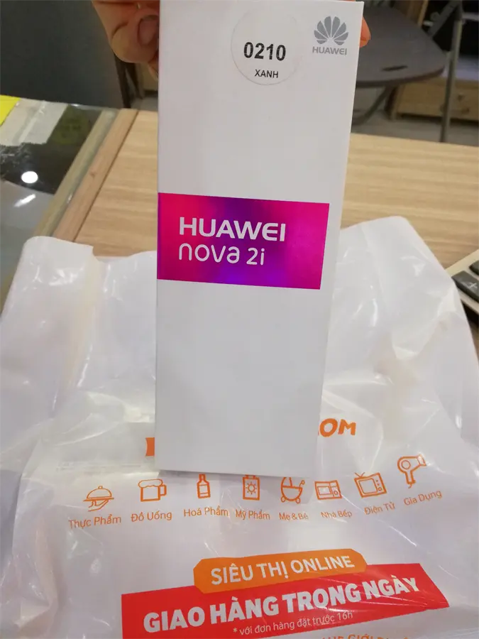 Khách hàng review Điện thoại Huawei Nova 2i 8