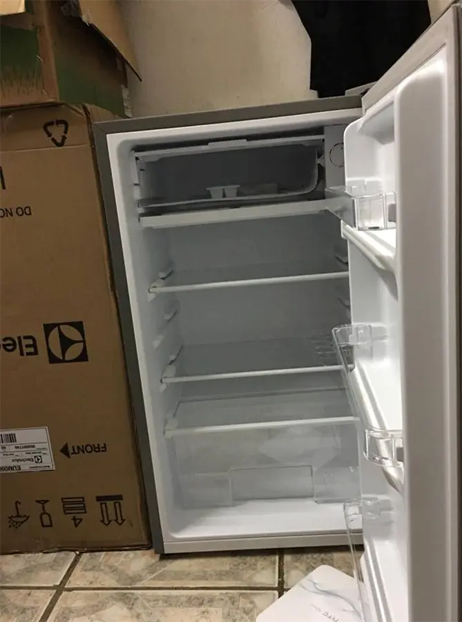 Khách hàng review Tủ lạnh Electrolux 85 lít EUM0900SA 26