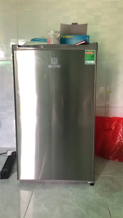 Khách hàng review Tủ lạnh Electrolux 85 lít EUM0900SA 24