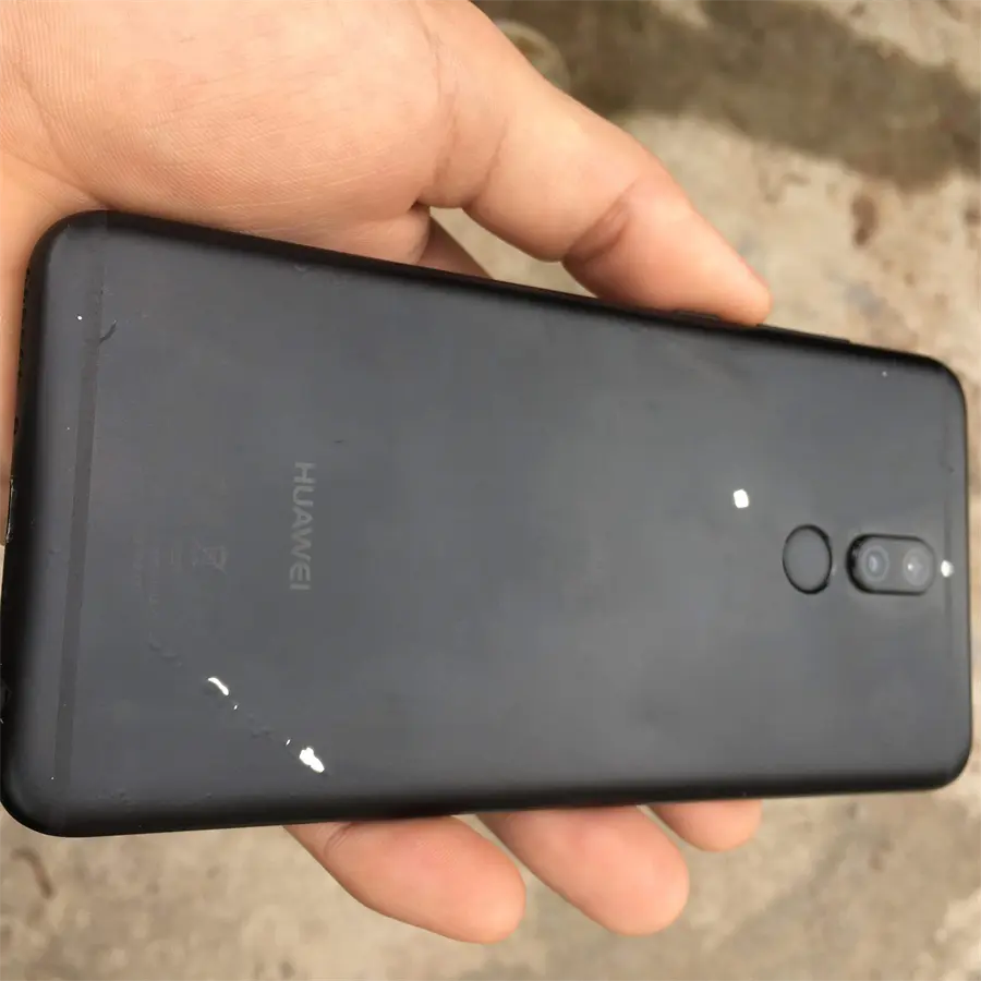 Khách hàng review Điện thoại Huawei Nova 2i 4