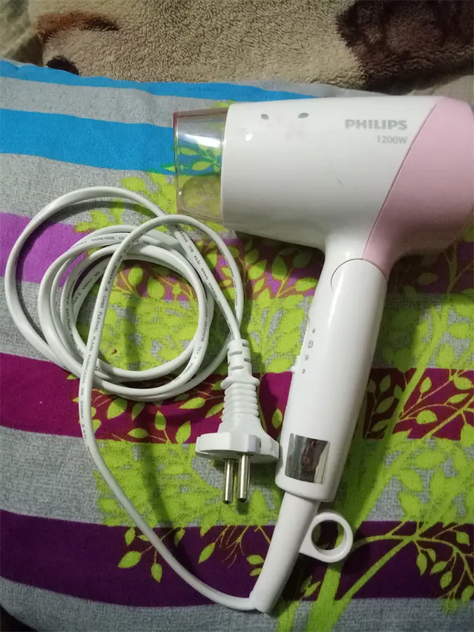 Khách hàng review Máy sấy tóc Philips HP8120/00 3