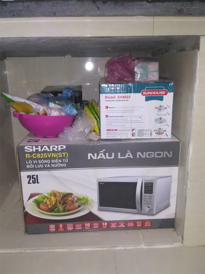 Khách hàng review Lò vi sóng Sharp R-C825VN(ST) 25 lít 2