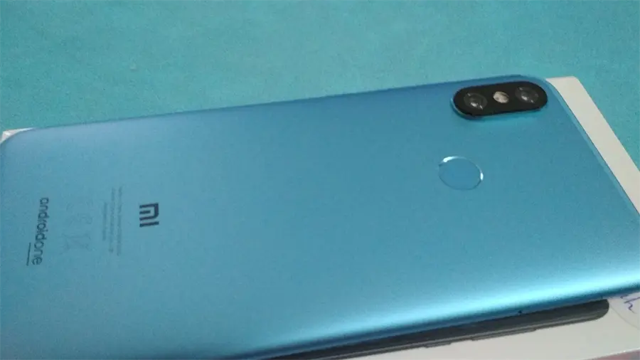 Khách hàng review Điện thoại Xiaomi Mi A2 2