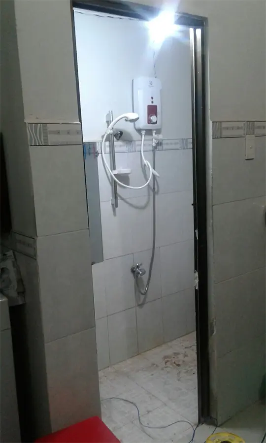 Khách hàng review Máy nước nóng Electrolux EWE451GX-DWR 2