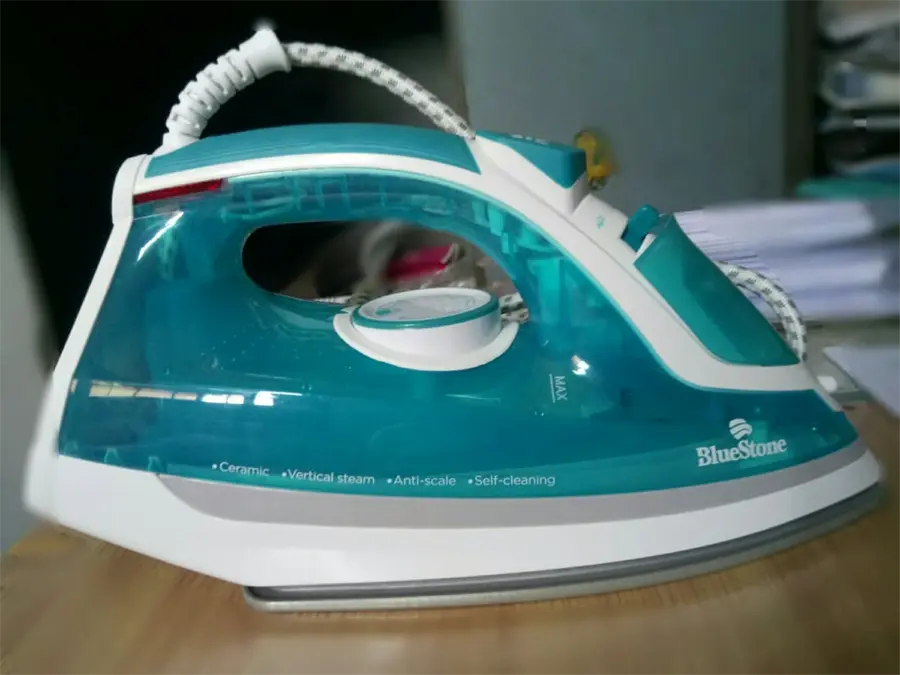 Khách hàng review Bàn ủi hơi nước Bluestone SIB-3809 1
