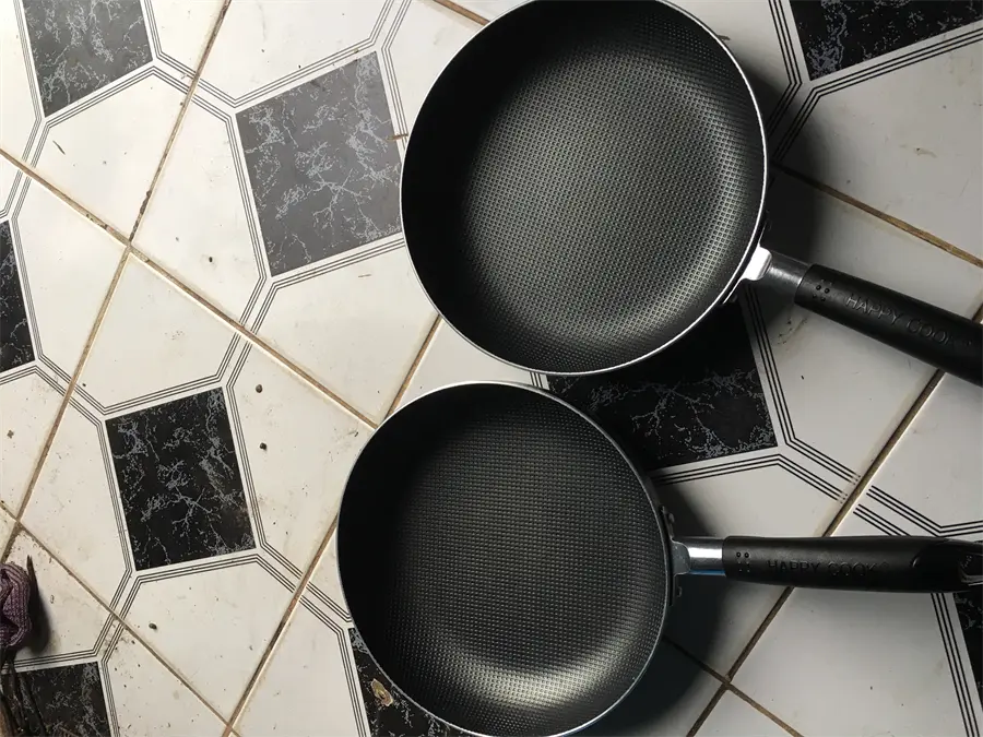 Khách hàng review Chảo nhôm chống dính 24 cm Happycook NSF24CRL 4
