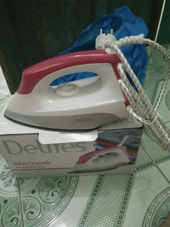 Khách hàng review Bàn ủi khô Delites BUK03 1100W 6