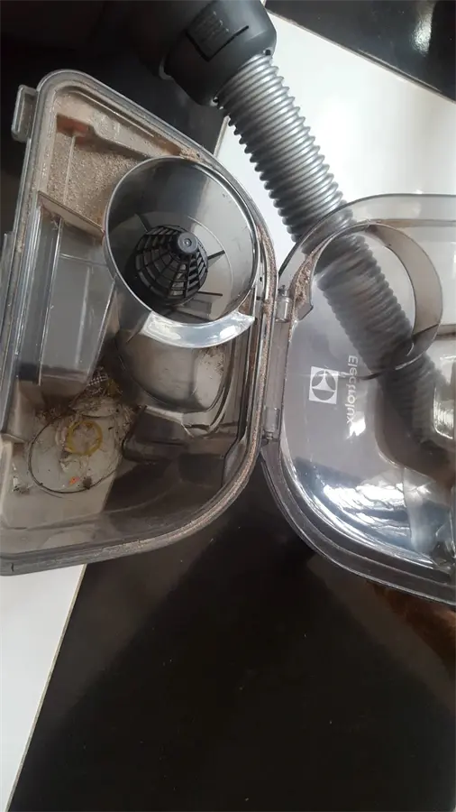 Khách hàng review Máy hút bụi dạng hộp Electrolux Z1231 14