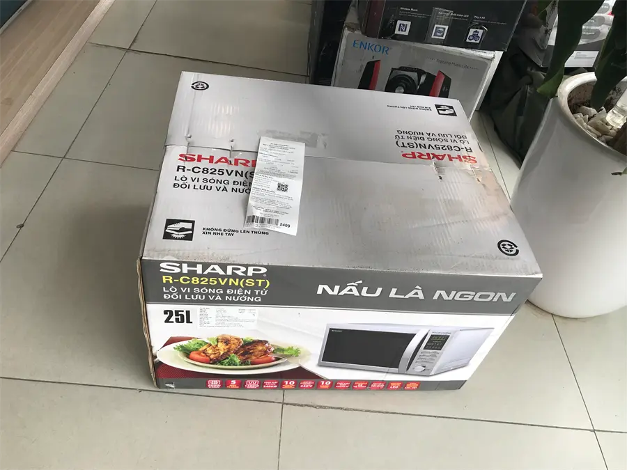 Khách hàng review Lò vi sóng Sharp R-C825VN(ST) 25 lít 1