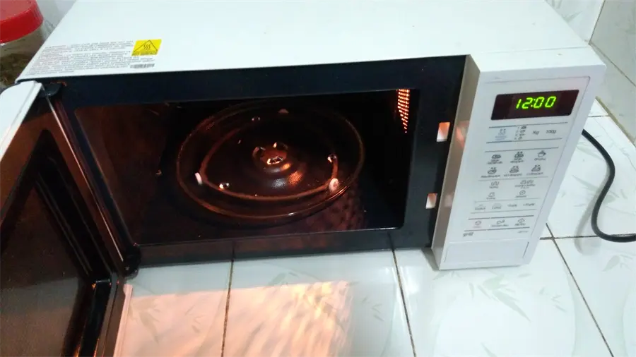 Khách hàng review Lò vi sóng Samsung GE731K 20 lít 1