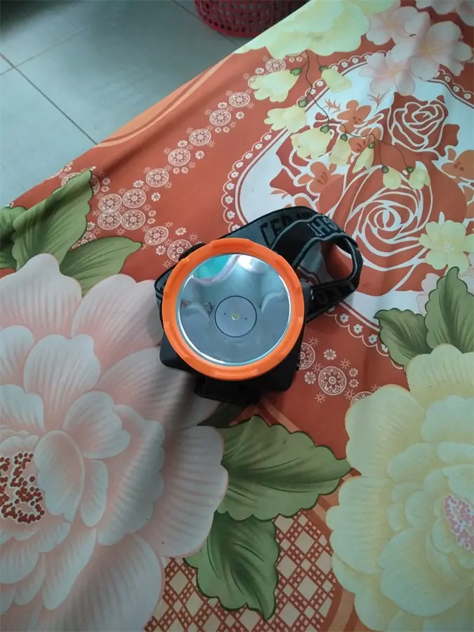 Khách hàng review Đèn pin sạc đội đầu Comet CRT1612 4