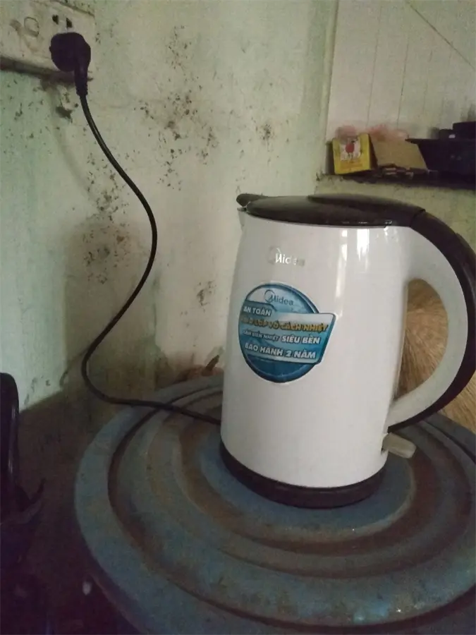 Khách hàng review Bình đun siêu tốc Midea 1.5 lít MK-15D 2
