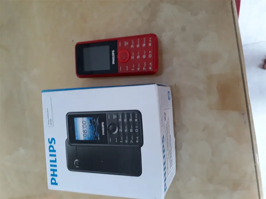 Khách hàng review Điện thoại Philips E103 3