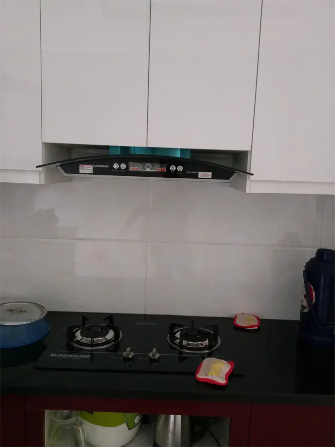 Khách hàng review Máy hút mùi kính cong Sunhouse SHB6626 14