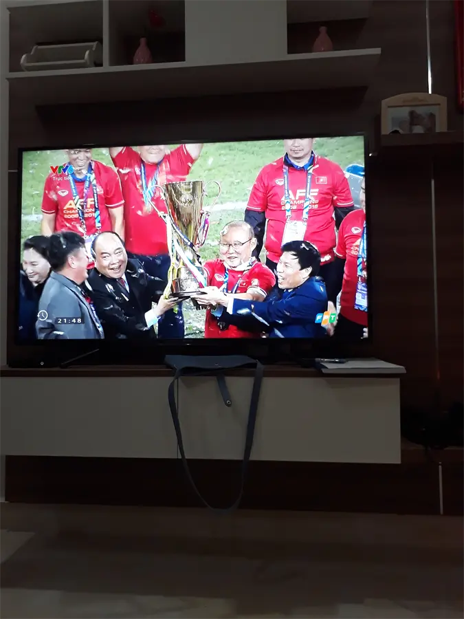 Khách hàng review Smart Tivi Sony 50 inch KDL-50W660F 11
