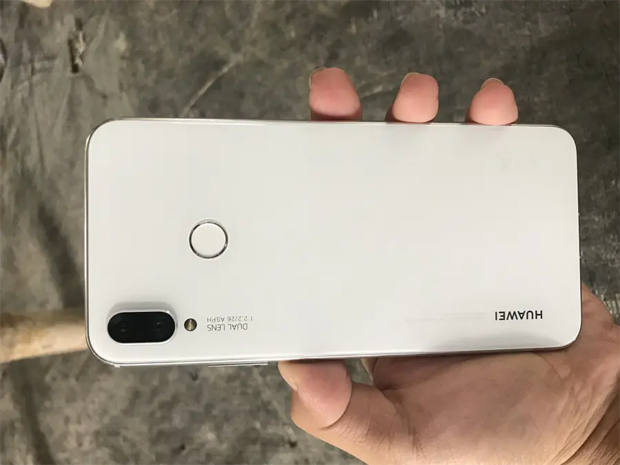 Khách hàng review Điện thoại Huawei Nova 3i 9