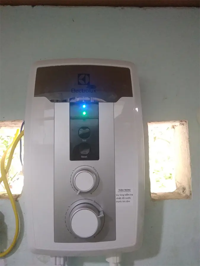 Khách hàng review Máy nước nóng Electrolux EWE351HB-DWS2 3500W 4