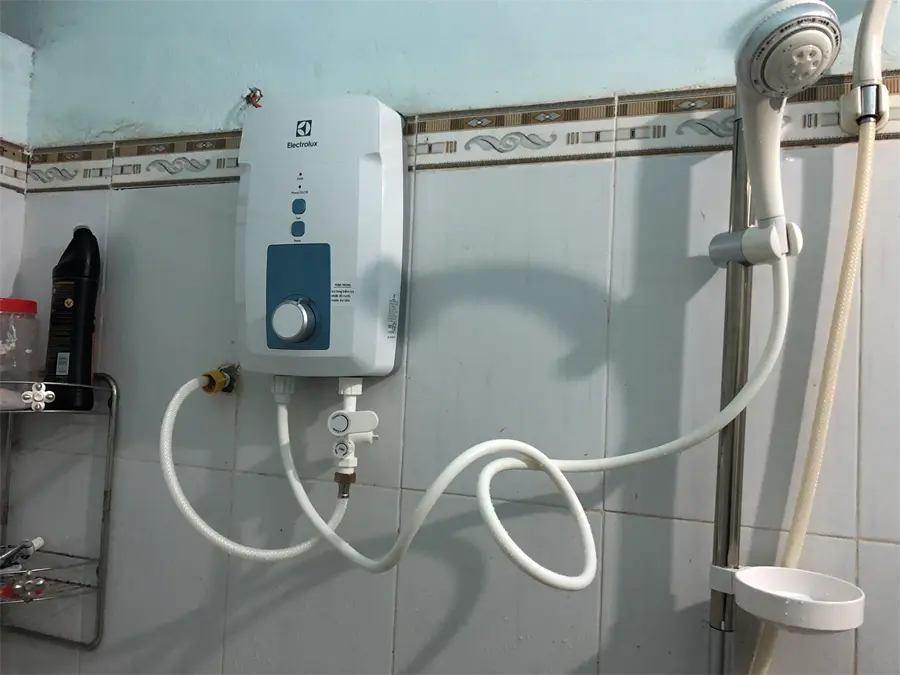 Khách hàng review Máy nước nóng trực tiếp Electrolux 4500W EWE451GX-DWB 25