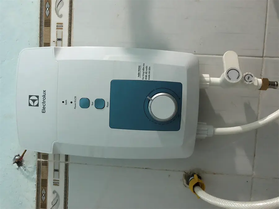 Khách hàng review Máy nước nóng trực tiếp Electrolux 4500W EWE451GX-DWB 26