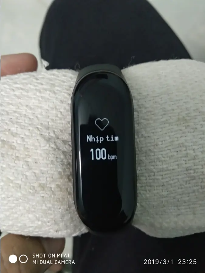 Khách hàng review Vòng đeo tay thông minh Mi Band 3 11