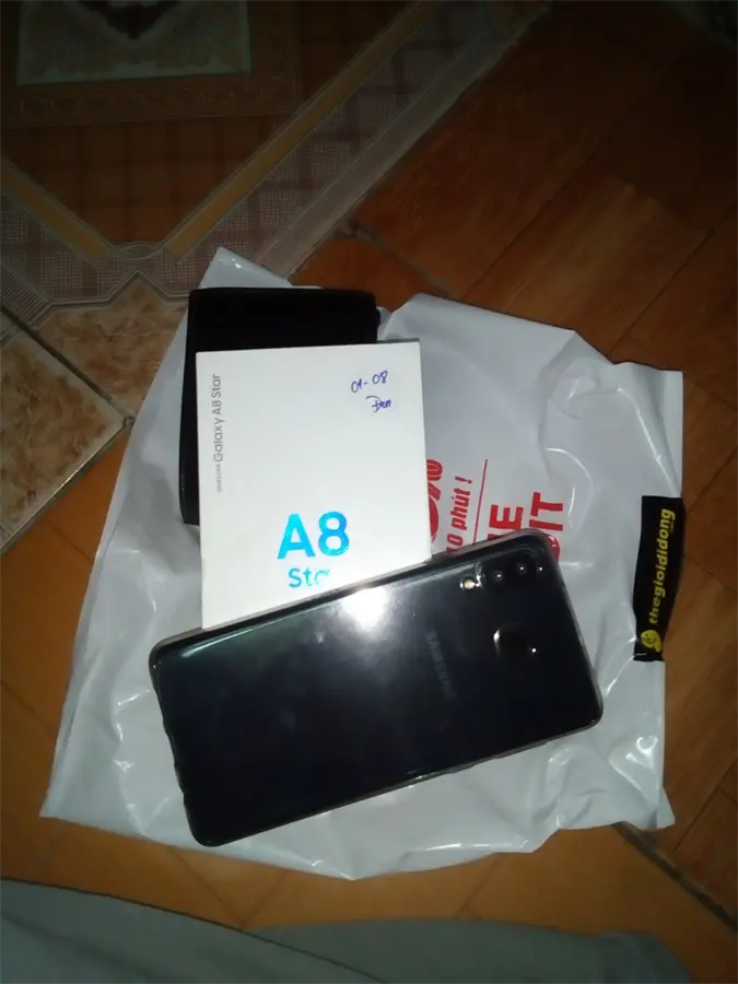Khách hàng review Điện thoại Samsung Galaxy A8 Star 6