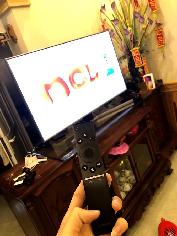 Khách hàng review Smart Tivi Samsung 4K 50 inch UA50NU7400 40