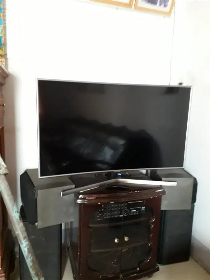 Khách hàng review Smart Tivi Cong Samsung 4K 49 inch UA49NU7500 11