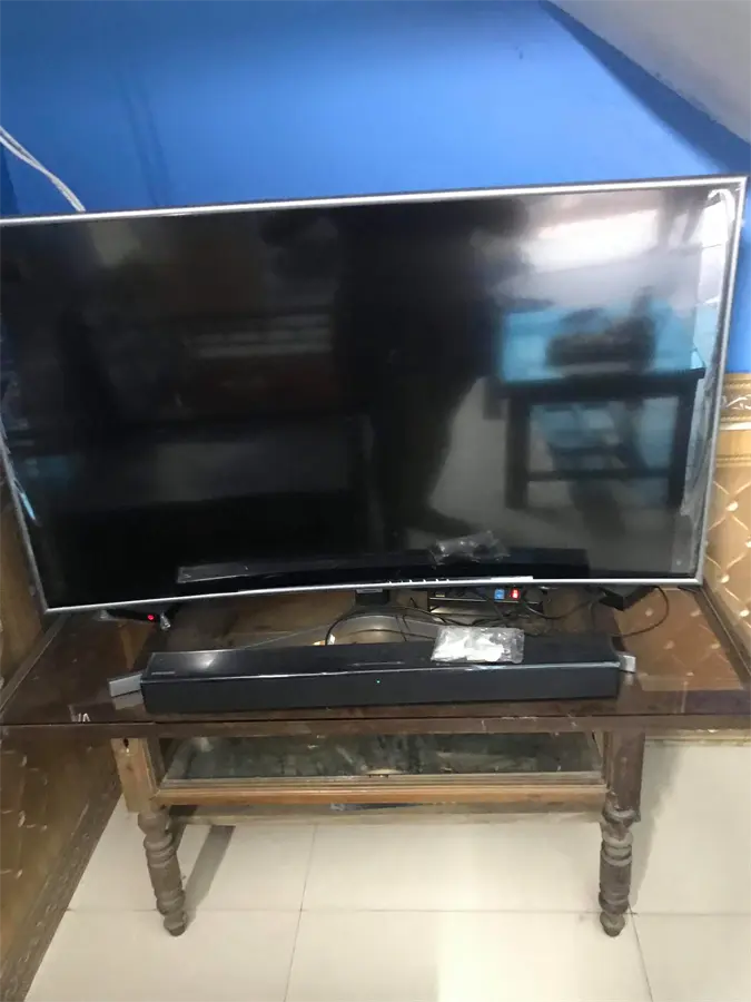 Khách hàng review Smart Tivi Cong Samsung 4K 49 inch UA49NU7500 10