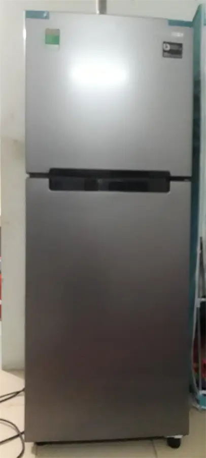 Khách hàng review Tủ lạnh Samsung Inverter 208 lít RT19M300BGS/SV 73